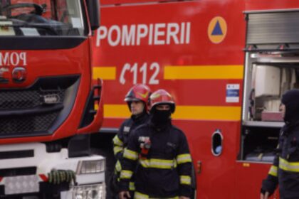 panica intr un bloc din dej locatarii nevoiti sa iasa din locuinte din cauza unui incendiu 69483ecd1f330
