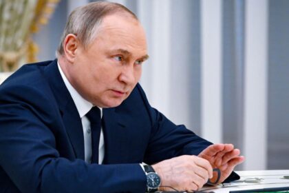 kremlinul deschis la dialog cu franta pentru pacea in ucraina reactia lui putin la initiativa lui macron 698b48d20d618