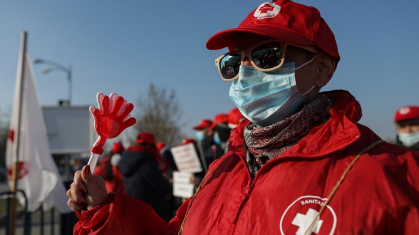 sindicatul sanitas explodeaza dupa declaratiile lui bolojan medicii acuza statul ca vrea sa i lege de sistem 698cb553a5330