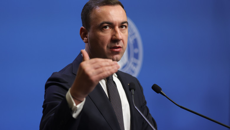 video tensiuni in parlament intre ministrul energiei si usr pe tema crizei apei din curtea de arges puneti va cizmele si mergeti la vidraru 699381bda104f