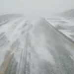 zeci de drumuri blocate din cauza viscolului a fost emis cod galben drumarii intervin de urgenta 69994d3f93068