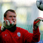 tragedie in fotbal alex manninger fost portar la arsenal si juventus mort la 48 de ani dupa ce masina sa a fost lovita de tren 69e253f89cf87