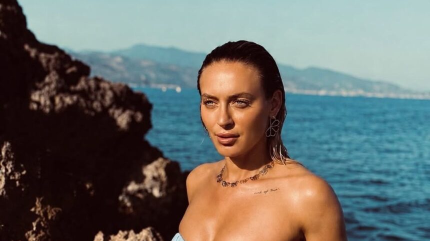 galerie foto ana bogdan a uitat de inhibitii in vacanta departe de teren din cauza problemelor medicale sportiva s a fotografiat in costum de baie 6a365a7d064f6